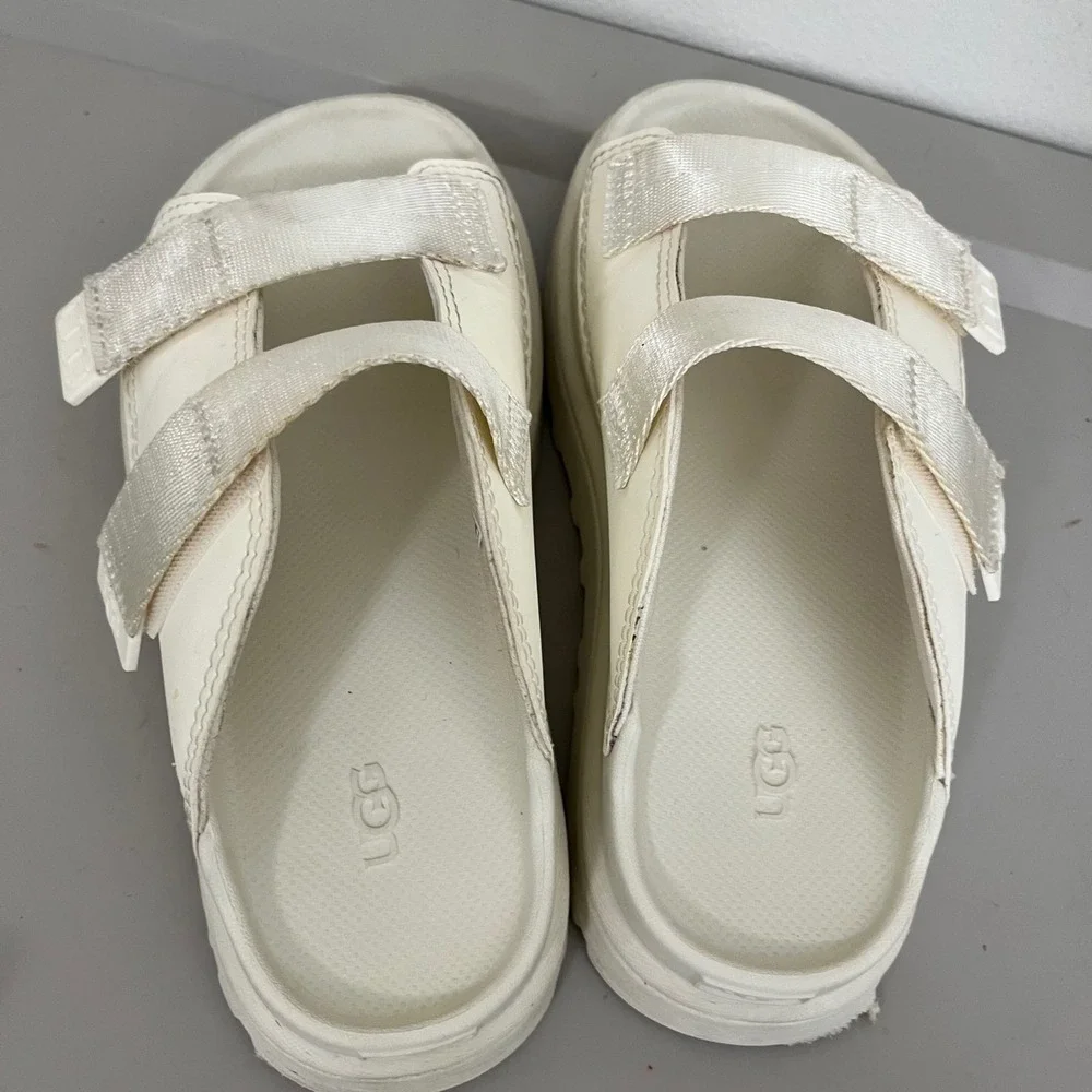 UGG GoldenGlow Slide Sandals Kids Sz 2‎ Run Large Sea Salt White Platform Sporty